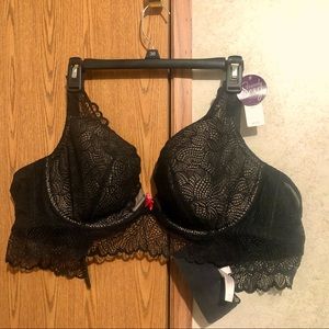 Cacique Lane Bryant Plus Size Plunge bra. 46C. Black. Cups are lined. Sexy bra.